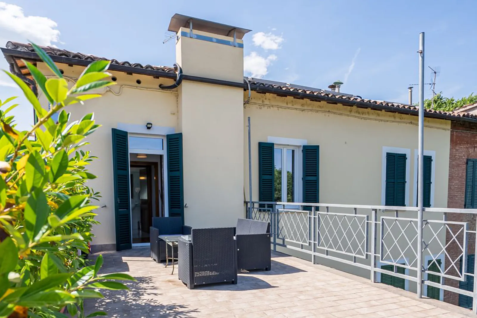 camera matrimoniale con terrazza fabriano