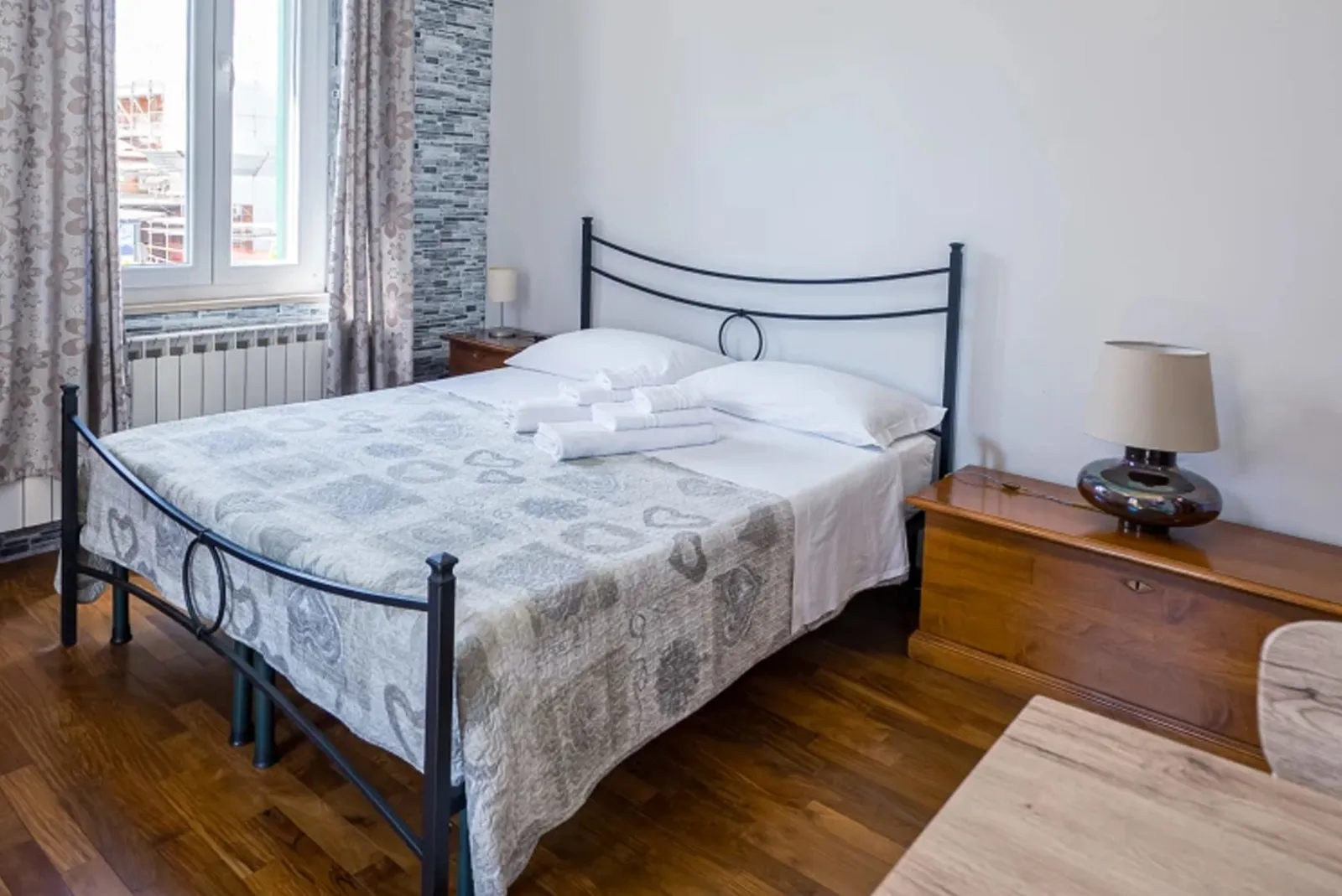 camera-matrimoniale-doppia-con-letti-singoli-7